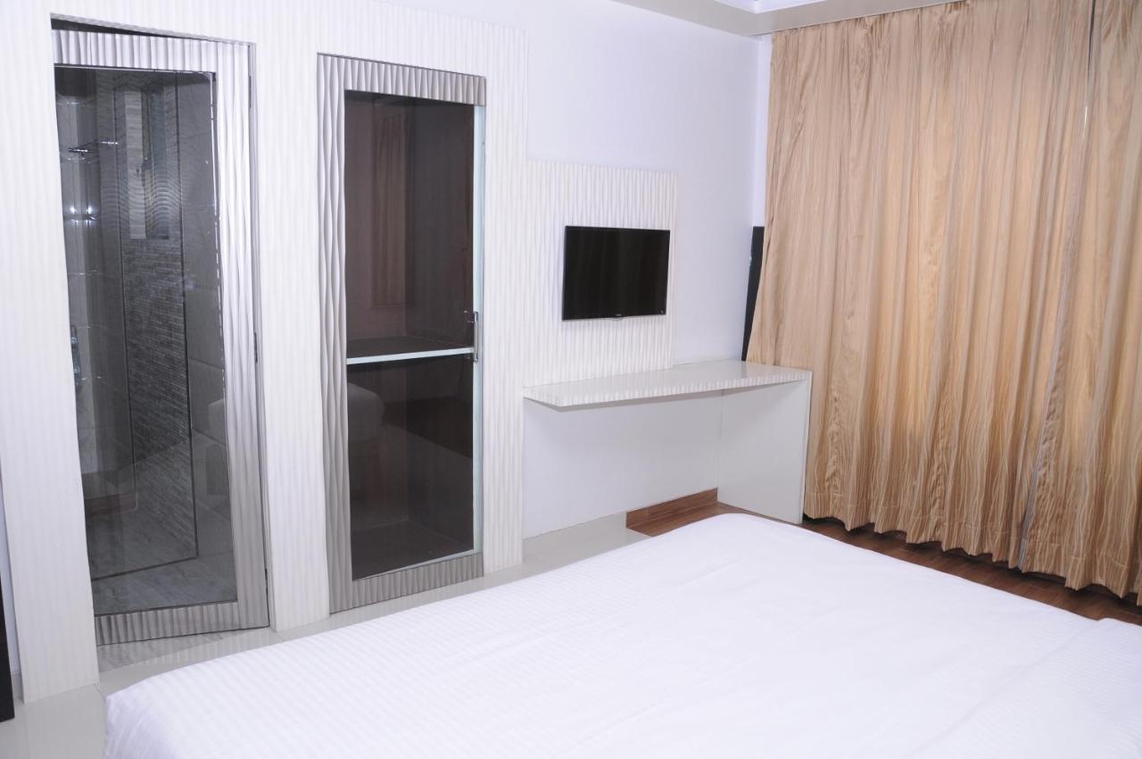Hotel City Heart Ширди Стая снимка