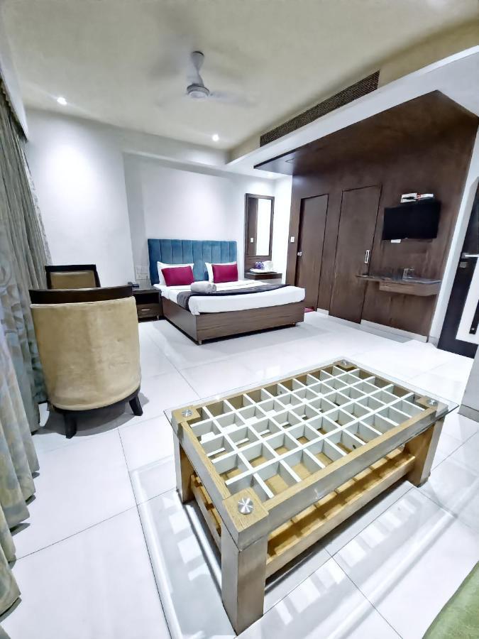 Hotel City Heart Ширди Екстериор снимка