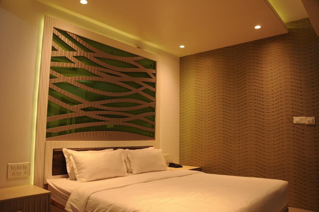 Hotel City Heart Ширди Стая снимка