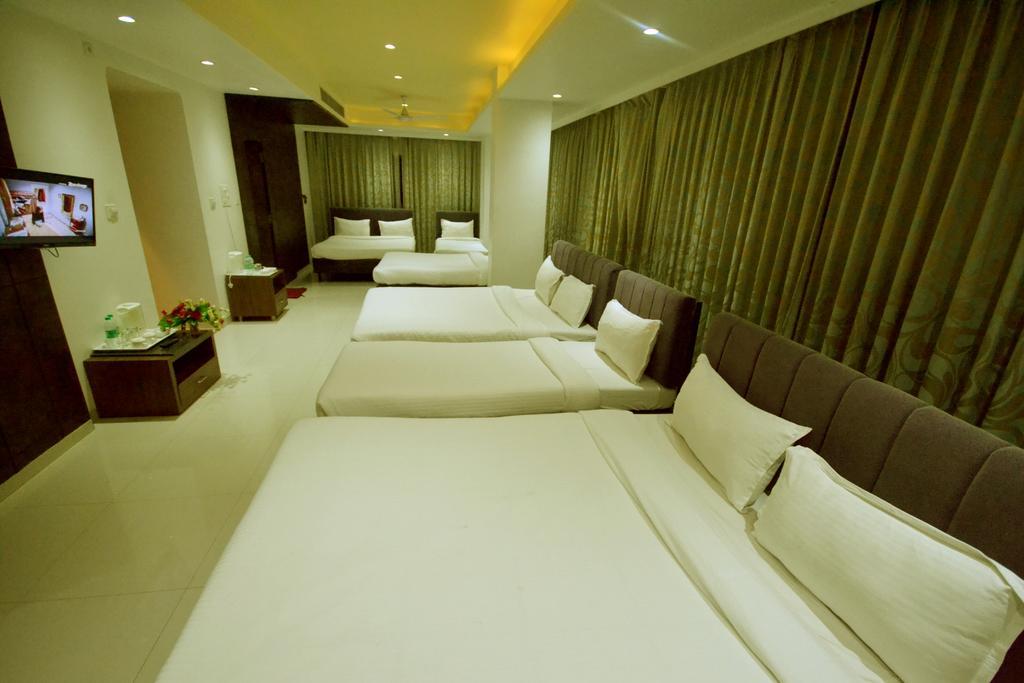 Hotel City Heart Ширди Екстериор снимка