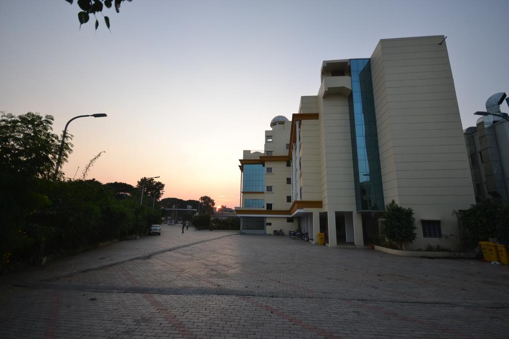 Hotel City Heart Ширди Екстериор снимка