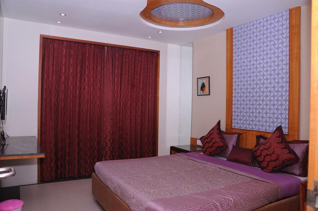 Hotel City Heart Ширди Екстериор снимка