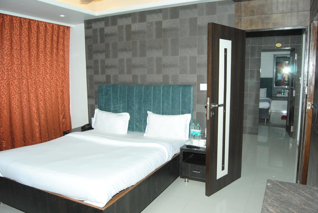 Hotel City Heart Ширди Екстериор снимка