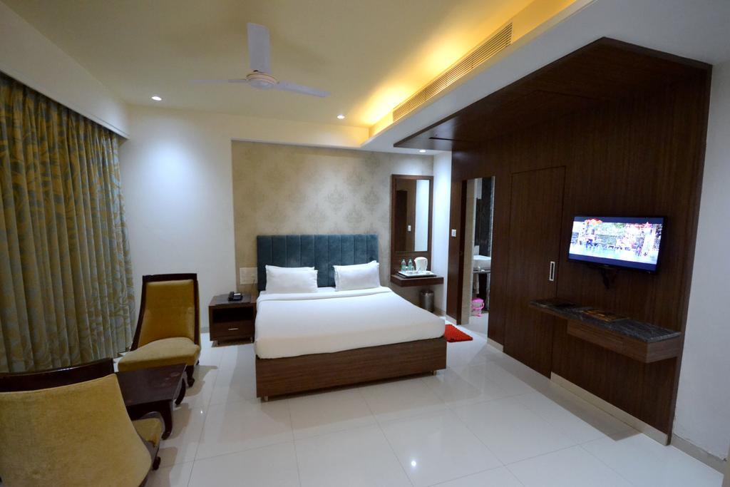 Hotel City Heart Ширди Екстериор снимка
