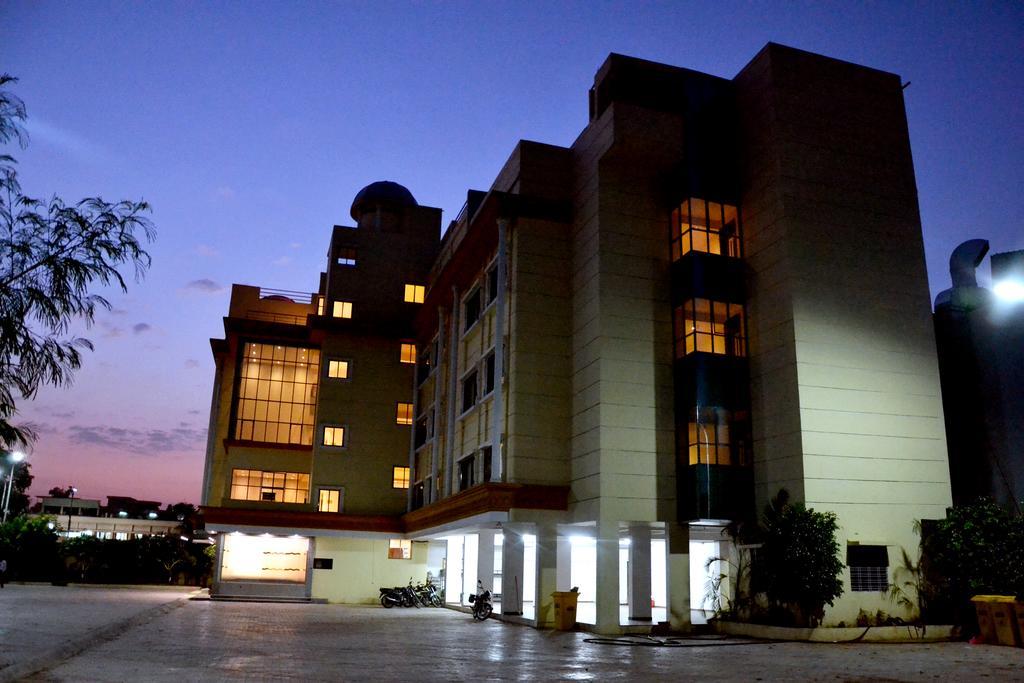 Hotel City Heart Ширди Екстериор снимка